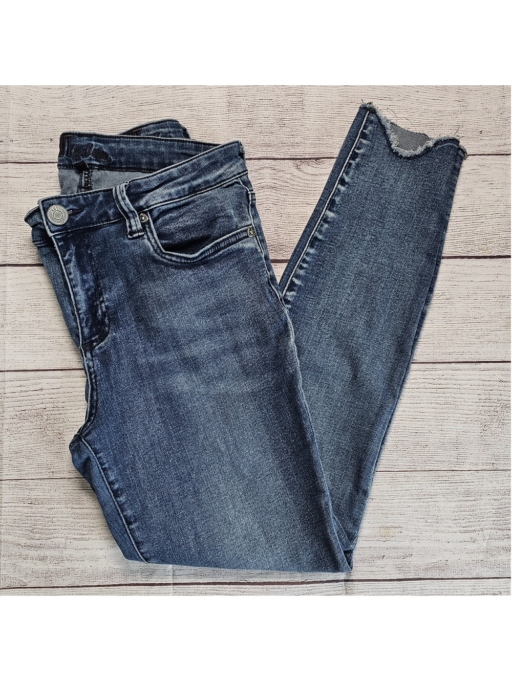 Kut from the Kloth sz 12 skinny jeans with raw edge
